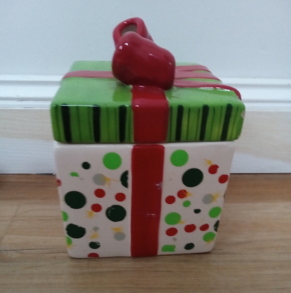 David's Cookies Holiday Cookie Jar Christmas Present - Ceramic Jar with Lid - Picture 8 of 10